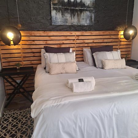 Exquisite Private Luxury Suite With King Bed At Bokmakierie Villas วินด์ฮุก ภายนอก รูปภาพ
